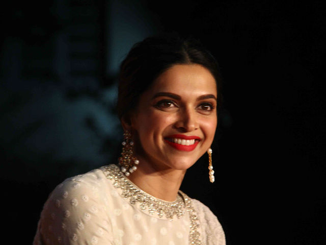 Deepika Padukone Says She 'Misses' Being a Part of Shah Rukh's Films