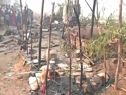 दिल्ली के भलस्वा डेयरी में झुग्गियों में लगी आग, पूरे परिवार की जलकर मौत दिल्ली के भलस्वा डेयरी में झुग्गियों में लगी आग, पूरे परिवार की जलकर मौत