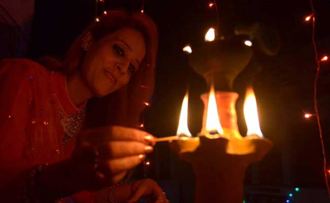 India Celebrates Diwali, President, PM Wish the Country