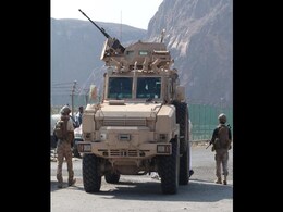 Coalition Armoured Vehicles Sent to Yemen Loyalists in Key City Coalition Armoured Vehicles Sent to Yemen Loyalists in Key City