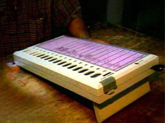 आम चुनाव 2019 में कागज युक्त इवीएम से होगी वोटिंग, निकलेगी पर्ची आम चुनाव 2019 में कागज युक्त इवीएम से होगी वोटिंग, निकलेगी पर्ची