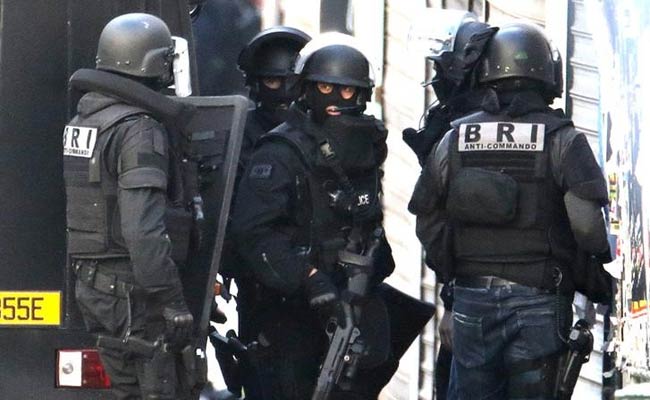 Off-Duty French Police Allowed to Carry Guns During State of Emergency