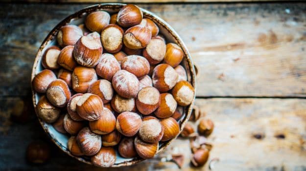 Benefits Of Hazelnuts: डायबिटीज, बीपी, हार्ट और कैंसर जैसे रोगों में अच्छा है हेजलनट्स, पढ़ें फायदे और नुकसान