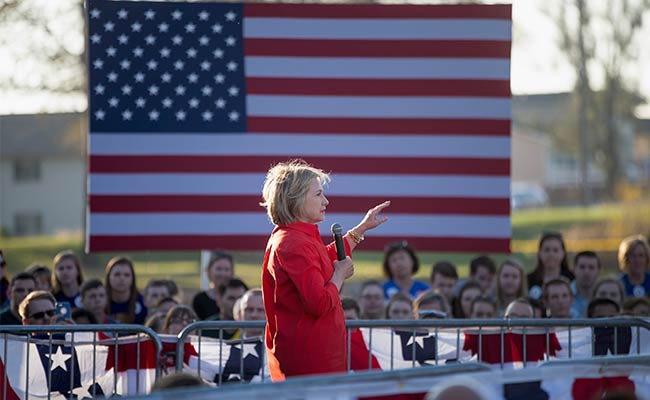 Hillary Clinton Avoids Campaign Diet Pitfalls With Hot Peppers, Yoga