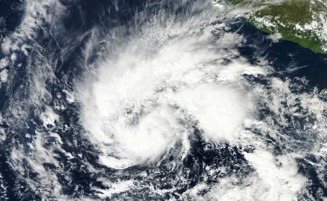 Hurricane Sandra Gathers Force Fast in Pacific