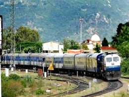 जनरल टिकटों की बुकिंग के लिए रेलवे ने पेश किया नया मोबाइल ऐप जनरल टिकटों की बुकिंग के लिए रेलवे ने पेश किया नया मोबाइल ऐप