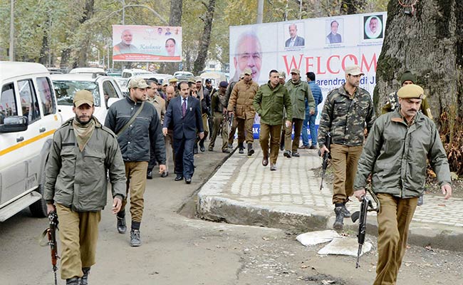 Restrictions Imposed in Parts of Srinagar to Foil Separatists' March