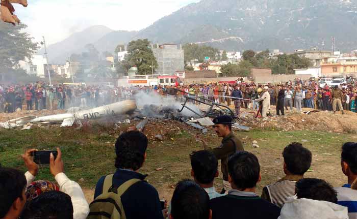 जम्मू : वैष्‍णो देवी यात्रा के दौरान हेलीकॉप्‍टर क्रैश, पक्षी के टकराने से हुआ हादसा, 7 की मौत