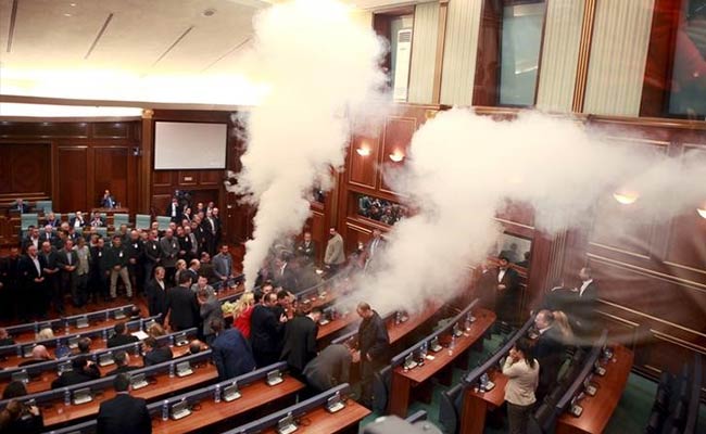 Kosovo Opposition Fires Tear Gas, Pepper Spray in Parliament