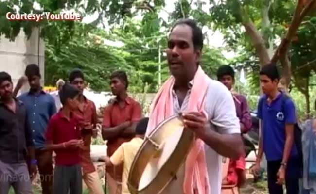 Tamil Folk Singer Kovan Calls on DMK Chief Karunanidhi