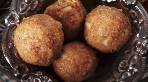 Gondh Ka Laddoo (Laddu): Why Indian Mothers Are Served This High-Calorie Ladoo Post-Pregnancy