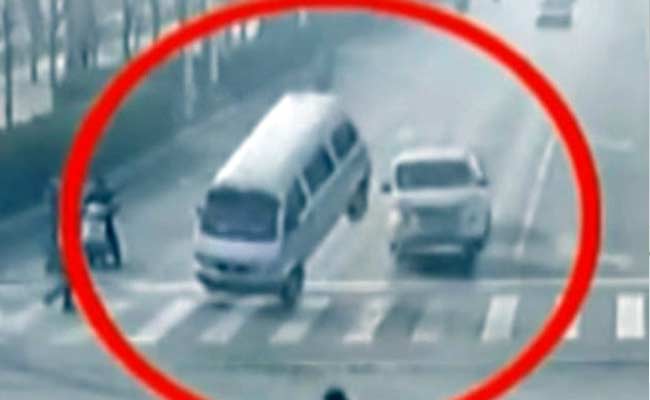 Bizarre Video Shows Cars 'Levitating' in China