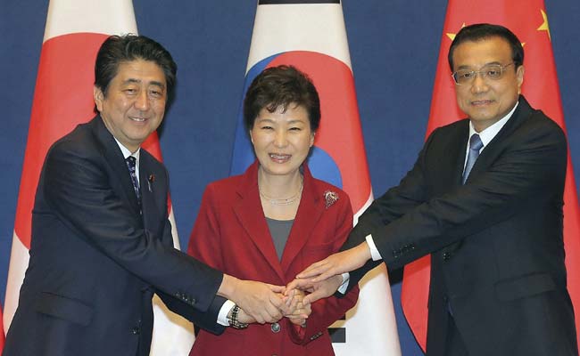 Chinese Premier Li Keqiang Calls for Boosting China-Japan Ties