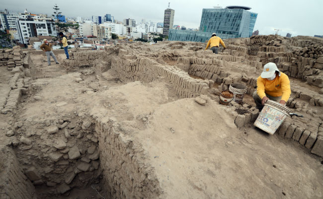 4 Pre-Inca Tombs Found in Peru's Lima