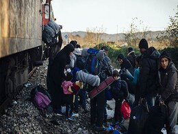 Greek Police Move Migrants From Macedonia Border Camp Greek Police Move Migrants From Macedonia Border Camp