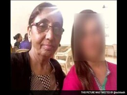 गुजरात दंगों की दोषी पूर्व मंत्री माया कोडनानी के साथ सेल्फी को लेकर बवाल गुजरात दंगों की दोषी पूर्व मंत्री माया कोडनानी के साथ सेल्फी को लेकर बवाल