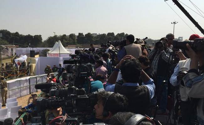 सुशांत सिन्‍हा का ब्‍लॉग : मीडिया देश नहीं चलाता, देश में क्या हो रहा है सिर्फ़ ये बताता है...