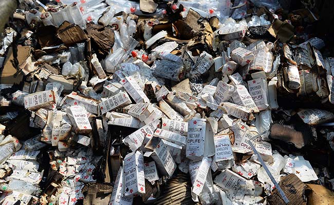 OMG! भोपाल के इस अस्पताल के ड्रग स्टोर में मिलीं 40 साल पुरानी दवाएं, मचा हड़कंप