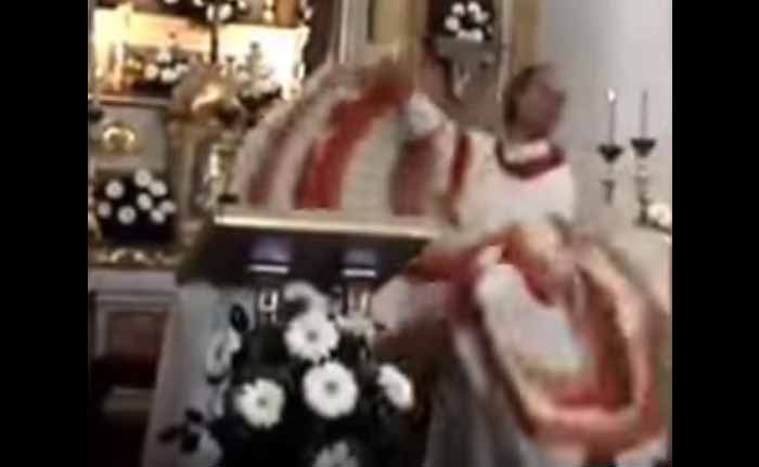 Mexican Priest who Dances at Mass Goes Viral