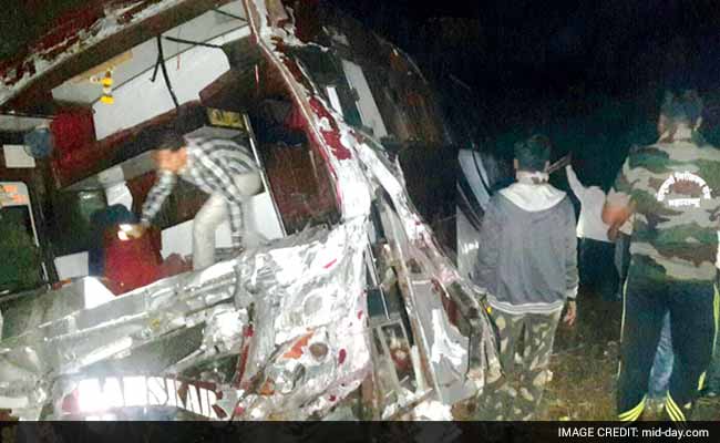 Pune-Satara Highway Accident: Locals Form Rescue Team, Rush Victims to Hospital