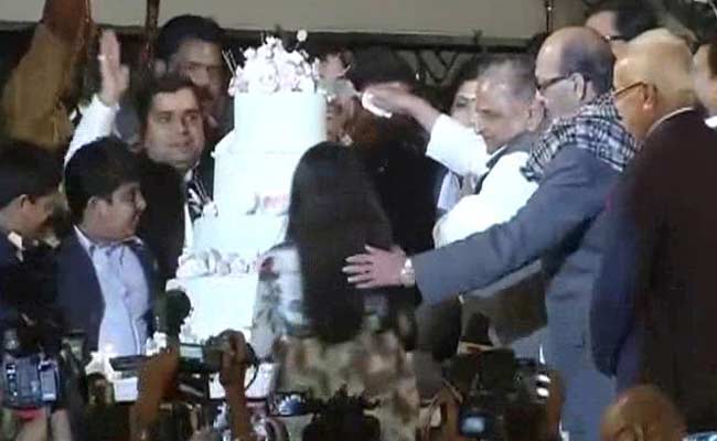 Mulayam Singh Cuts Cake in Drought Ravaged Uttar Pradesh, Lalu Yadav Absent