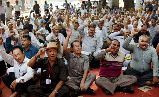 Over 200 Retired Paramilitary Personnel Demand One Rank One Pension