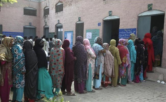 11 Killed as Pakistanis Vote in Local Government Polls