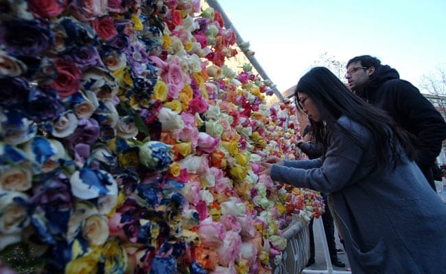 As France Mourns Those Killed in Paris Attacks, Global Moment of Silence