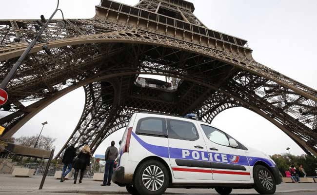 Eiffel Tower Gig Tests French Security On Eve Of Euro 2016