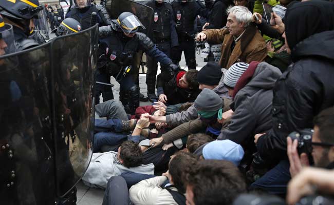 Paris Police Detain 208 After Climate Change Demo