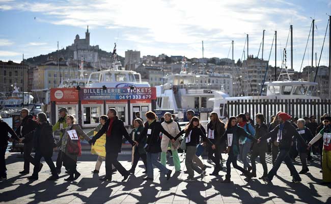 Massive Rallies for the Climate, But Violence in Paris