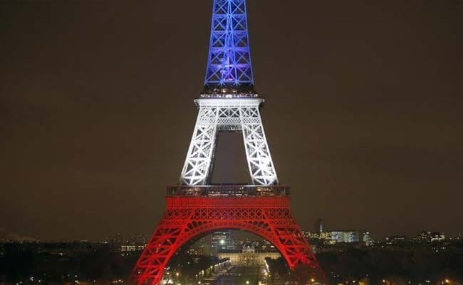 Eiffel Tower Reopens 3 Days After Paris Attacks