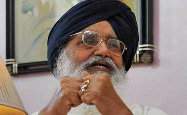Parkash Singh Badal Advises Amarinder Singh to Shun Confrontation in Punjab
