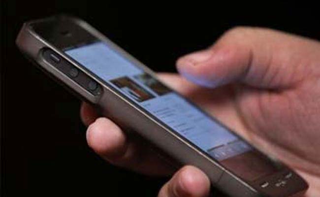 Indians Check Smartphones on Waking Up, Before Sleeping