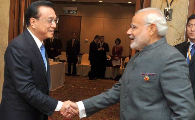 PM Narendra Modi Holds Talks With Chinese Premier Li Keqiang in Kuala Lumpur