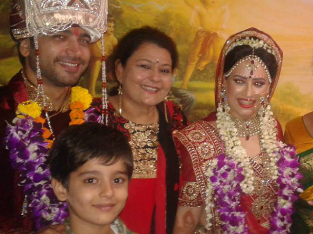 Inside Pooja Joshi's Wedding Ceremony and <I>Mehendi</i>