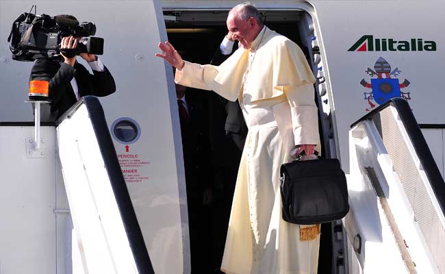 Huge Crowds Cheer as Pope Francis Arrives in Uganda on Africa Tour