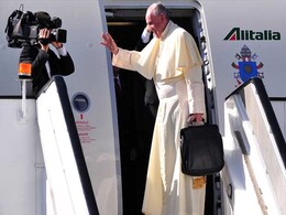 Huge Crowds Cheer as Pope Francis Arrives in Uganda on Africa Tour Huge Crowds Cheer as Pope Francis Arrives in Uganda on Africa Tour