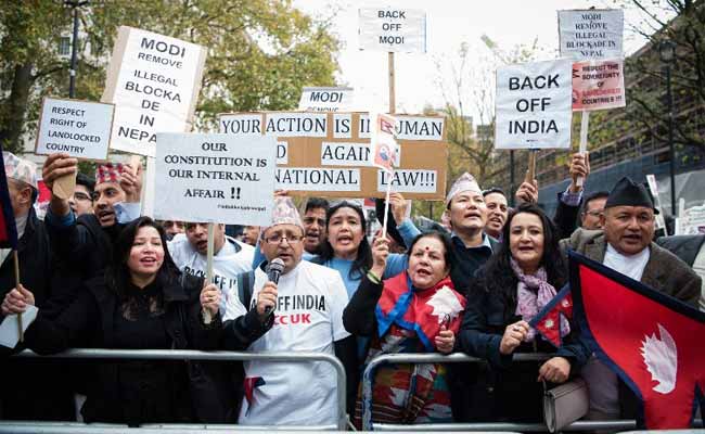 पीएम मोदी के ब्रिटेन दौरे के दौरान नेपाली नागरिकों ने लगाए भारत विरोधी नारे