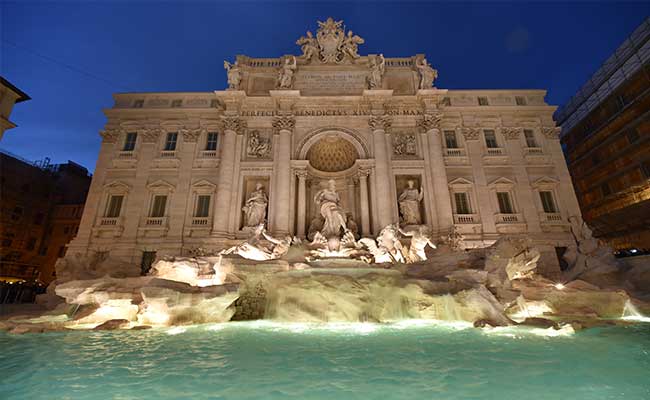 Cooling Off In Trevi Fountain Costs Hot Tourists