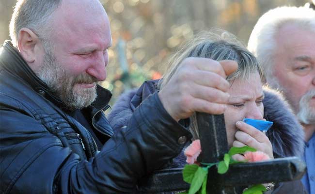 'No Politics Please': Russians Bury First Egypt Crash Victims