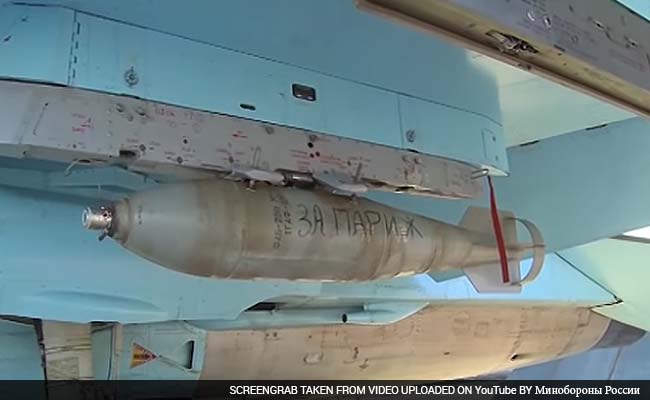 IS के ठिकानों पर 'पेरिस के नाम' लिखा बम गिरा रहा है रूस IS के ठिकानों पर 'पेरिस के नाम' लिखा बम गिरा रहा है रूस