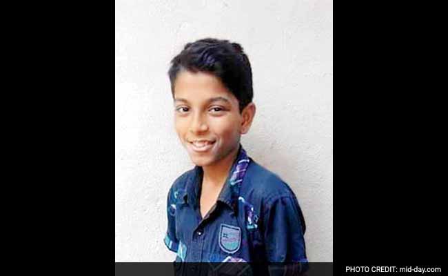 Mumbai: Selfie Stunt on Train Roof Kills 14-Year-Old Boy