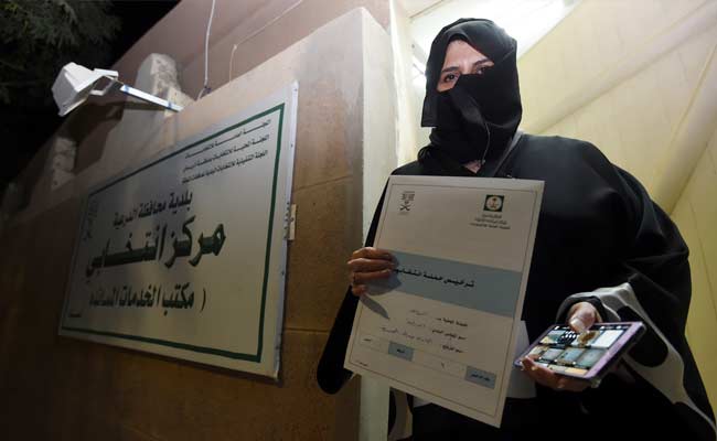 3 Activists Barred as Saudi Women Launch First Vote Bid
