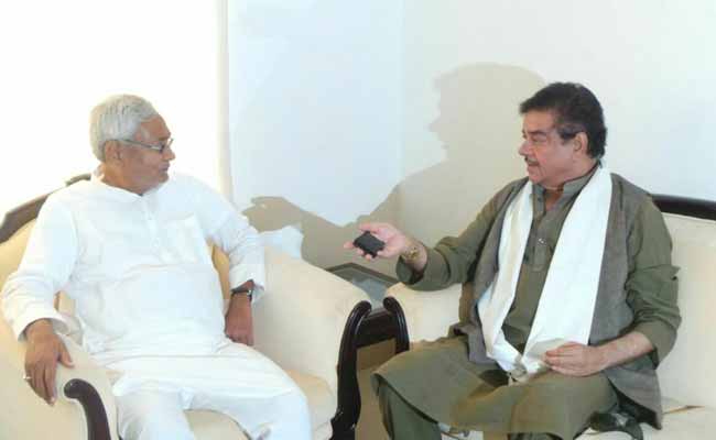 BJP's Shatrughan Sinha Meets Nitish Kumar, Says He 'Will be Good for Bihar'