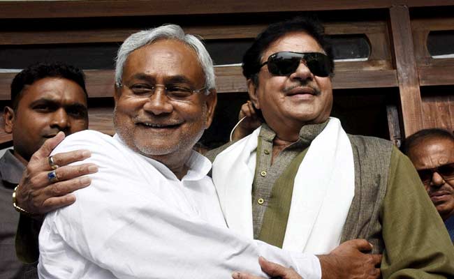LK Advani, Shatrughan Sinha Invited to Nitish Kumar's Oath-Taking Ceremony