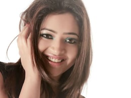 Shweta Basu Prasad: Tough to Survive in Showbiz Without a Godfather Shweta Basu Prasad: Tough to Survive in Showbiz Without a Godfather