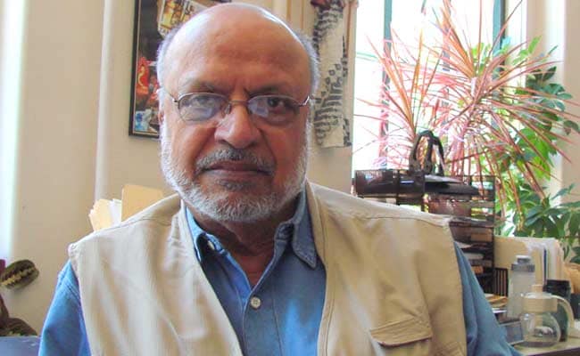 Learn to Fight Government Politically, Says Filmmaker Shyam Benegal