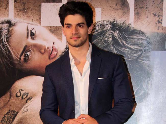 कॉमेडी के बाद अब्बास मस्तान लौटेंगे थ्रिलर की ओर, सूरज होंगे उनके हीरो। कॉमेडी के बाद अब्बास मस्तान लौटेंगे थ्रिलर की ओर, सूरज होंगे उनके हीरो।