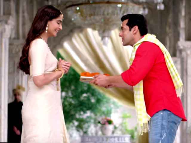 Sonam's Romance With Salman No 2# in Prem Ratan Dhan Payo Song